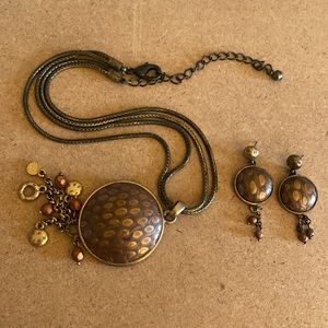 ❤️❤️Chicos copper & gold colored necklace and earrings.